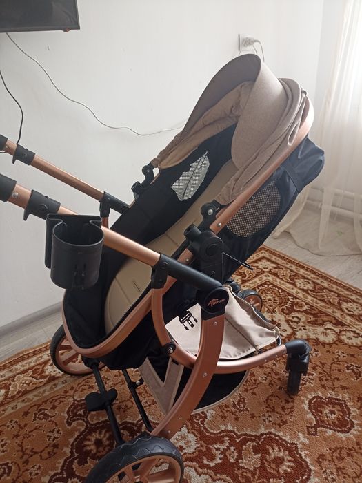 Продается детская коляска очень хорошем состоянии teknum