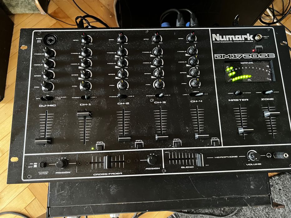 крайно стапало,колони и пулт