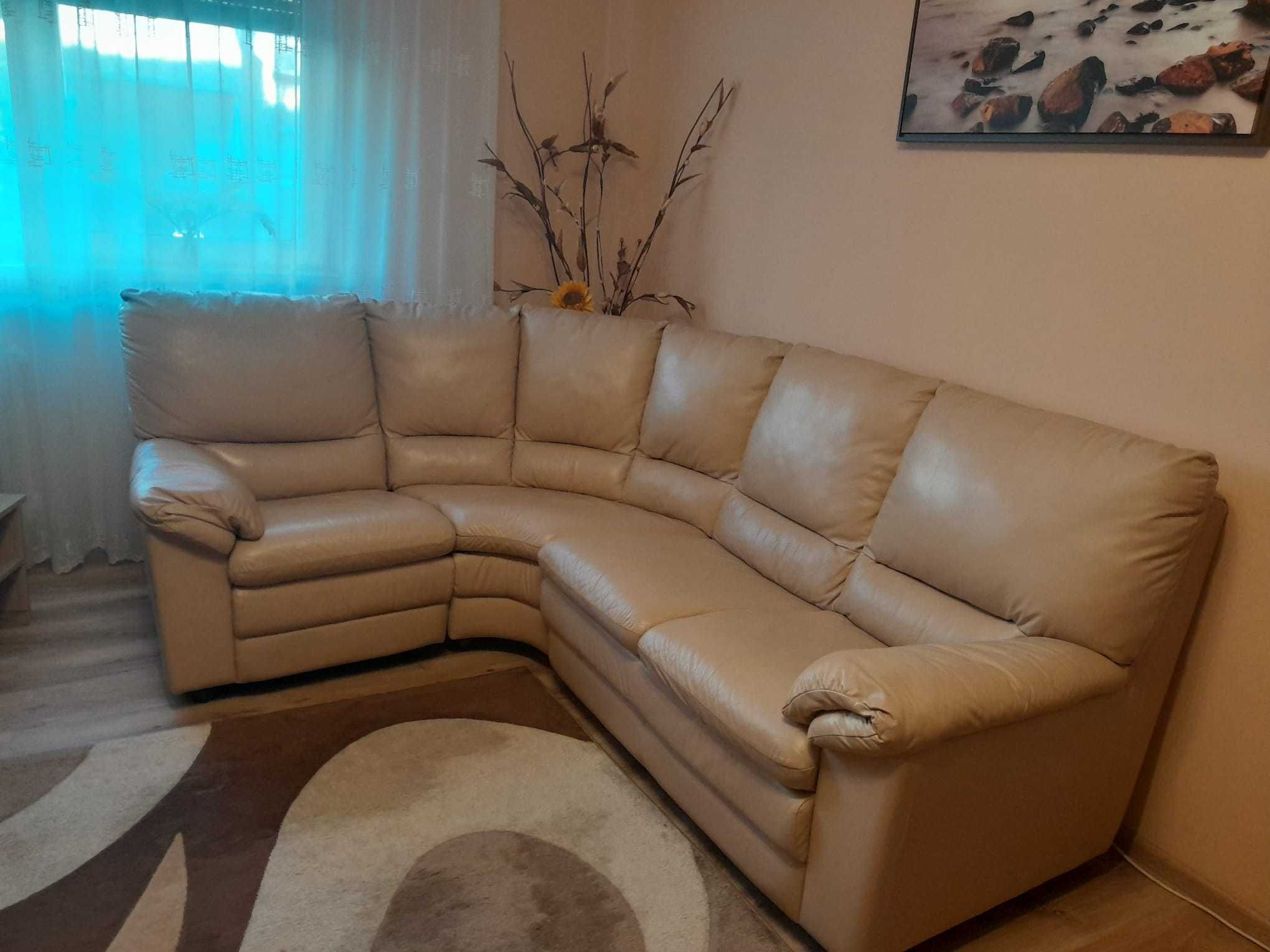 Colțar piele în stare impecabilă.