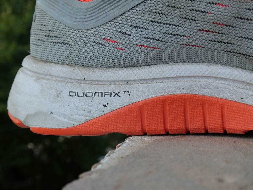 продавам дамски маратонки asics gt 1000,номер 37,стелка 23см.