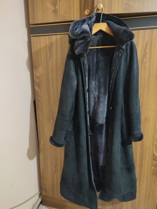 Дублёнка ,серочерного цвета ,     , очень теплая ,состояние новое .