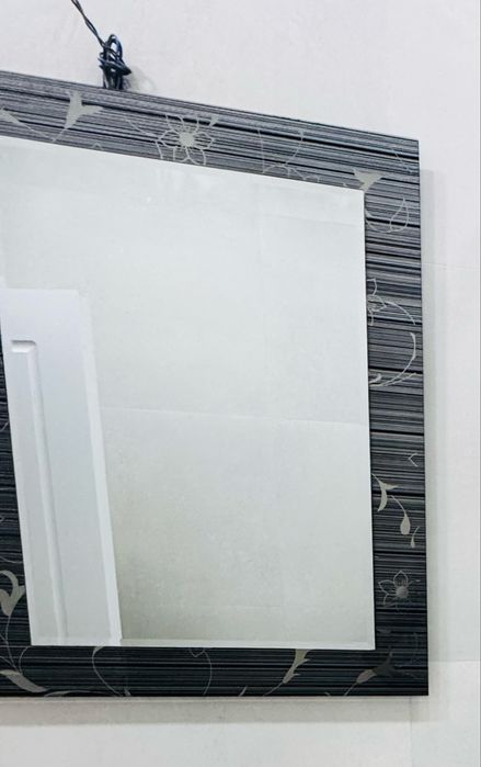 Oglinda 60 cm rama neagra gri