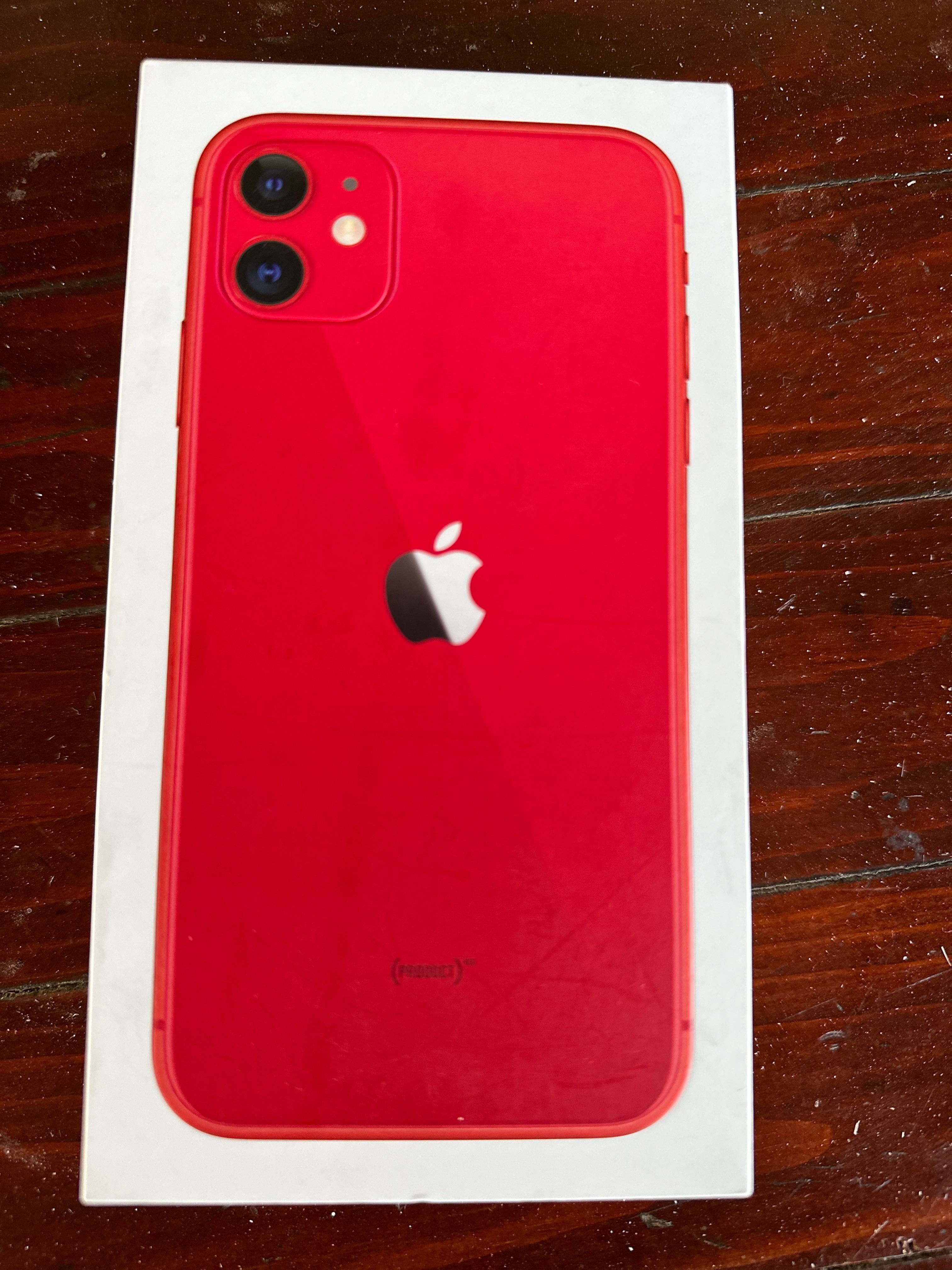 iPhone 11 64 GB Червен