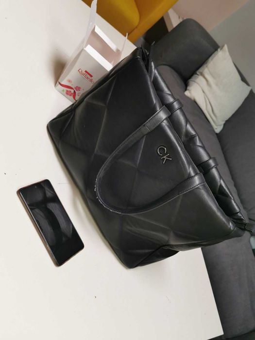 Чанта Calvin Klein CK, черна, събира лист А4
