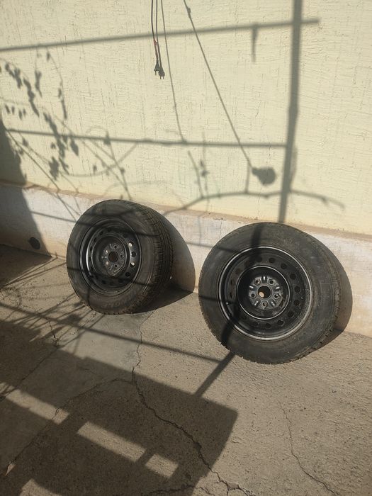 Продам 2 диска с резиной на камри