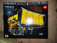LEGO Technic Buldozer Cat® D11 controlat de aplicatie 42131,3854 piese