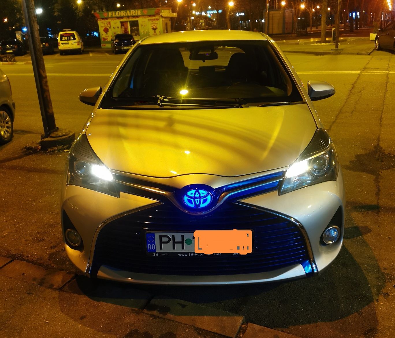 Toyota yaris hybrid 2017