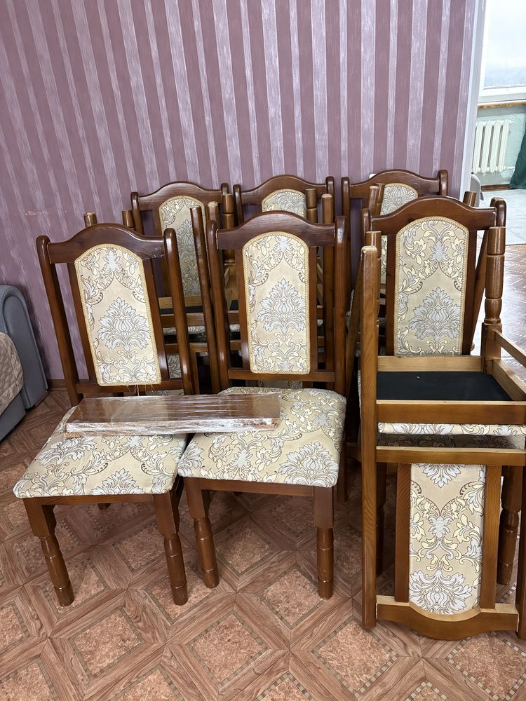 Стол и 10 стульев