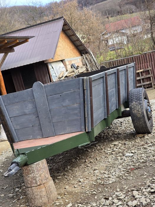 Cărucior tractor