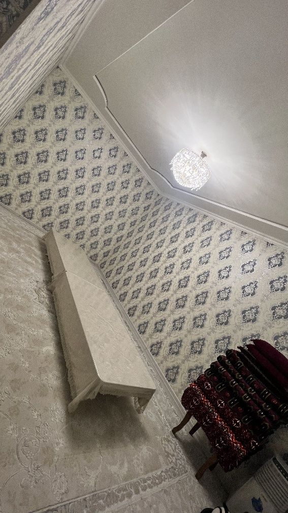 Hovli sotiladi 3 sotix 5 xona