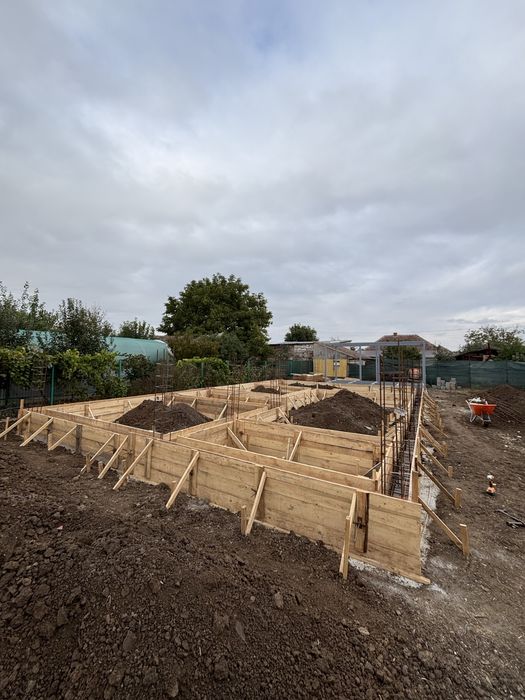 Loc de casa cu fundatie !!!