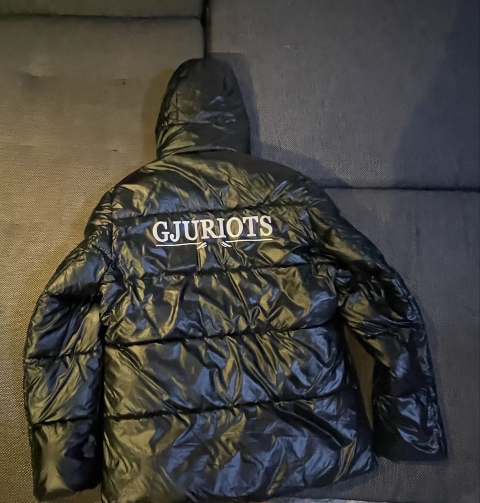 Яке puffer gjuriots