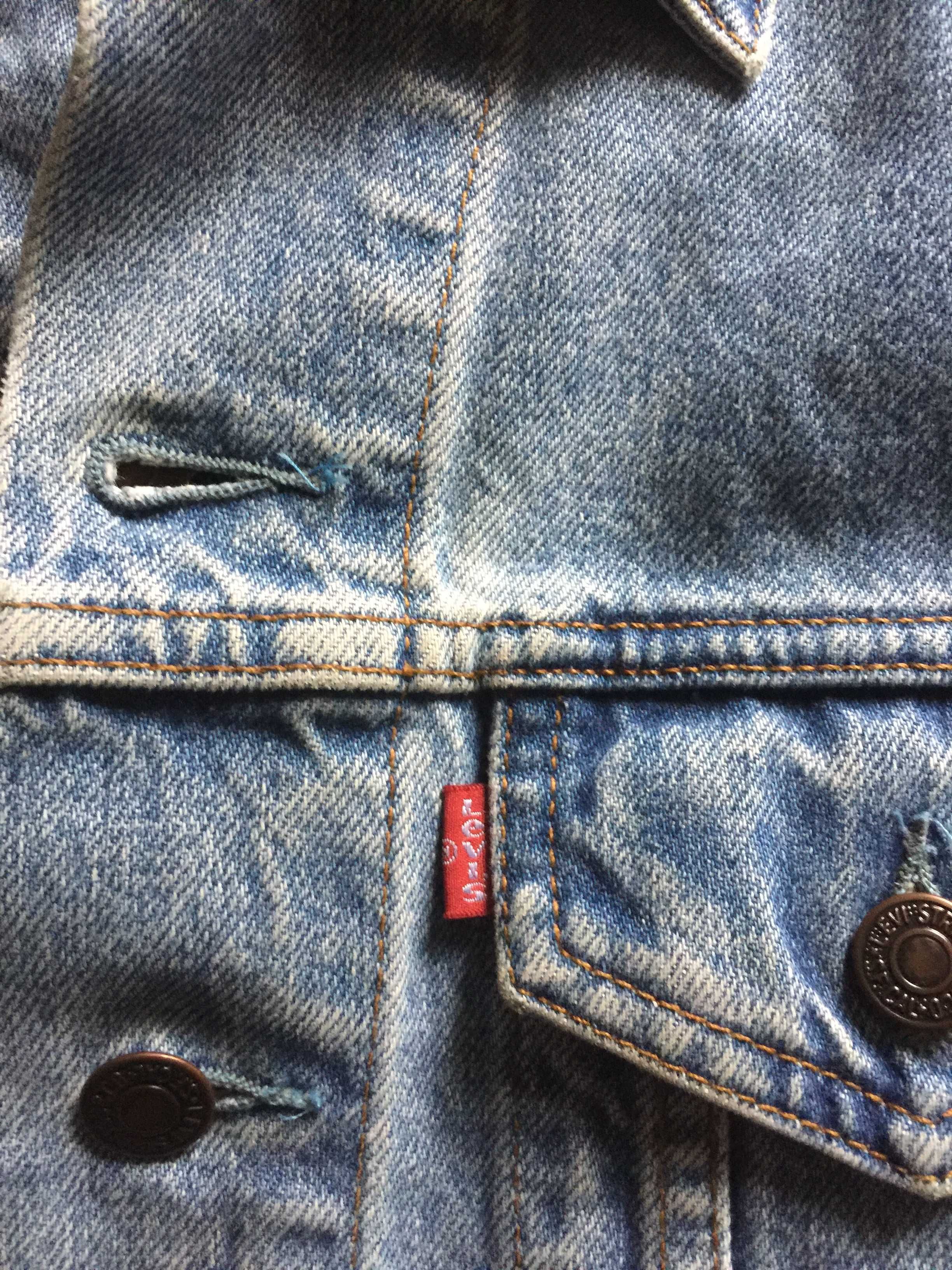 Продам две джинсовые жилетки Levi's и Esprit! Оригиналы! Размер 44-46