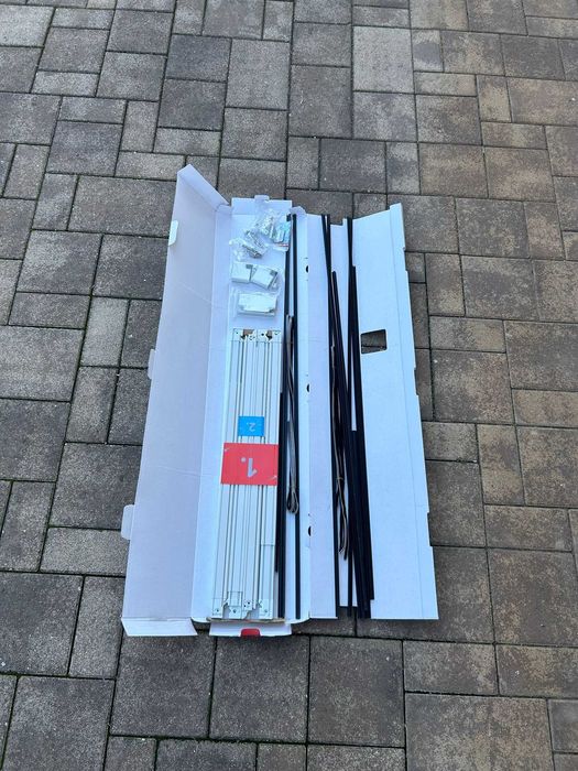 tesa® FALT – Cadru pliabil din aluminiu, telescopic, pentru uși