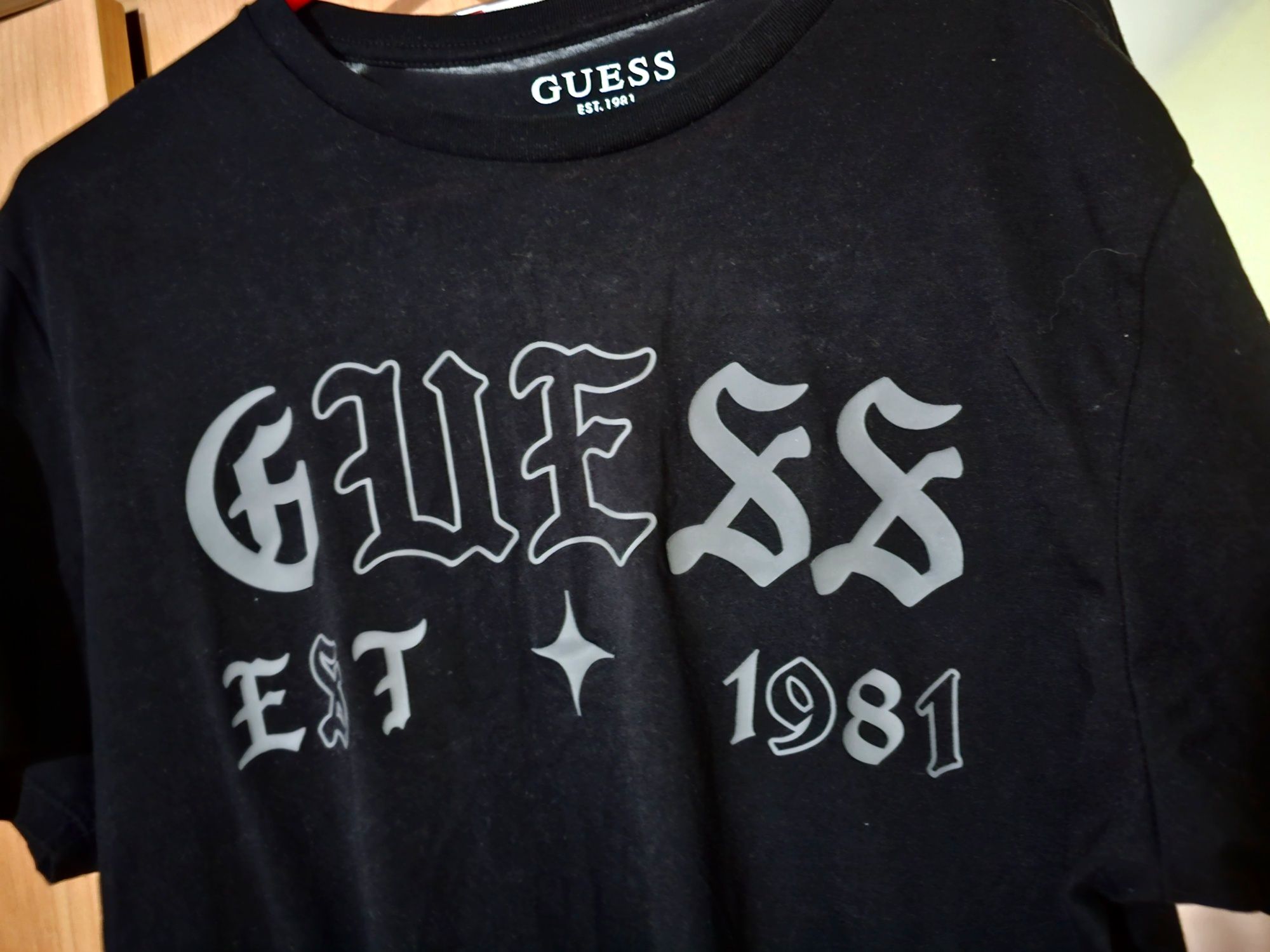 Оригинална тениска Guess L