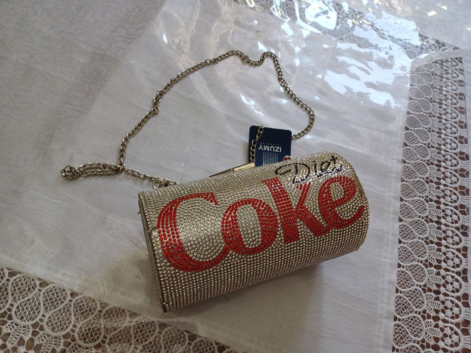 Продам вечернюю сумочку.