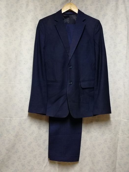 Форма школьная для старшеклассника,обычные пиджаки новые,брюки,