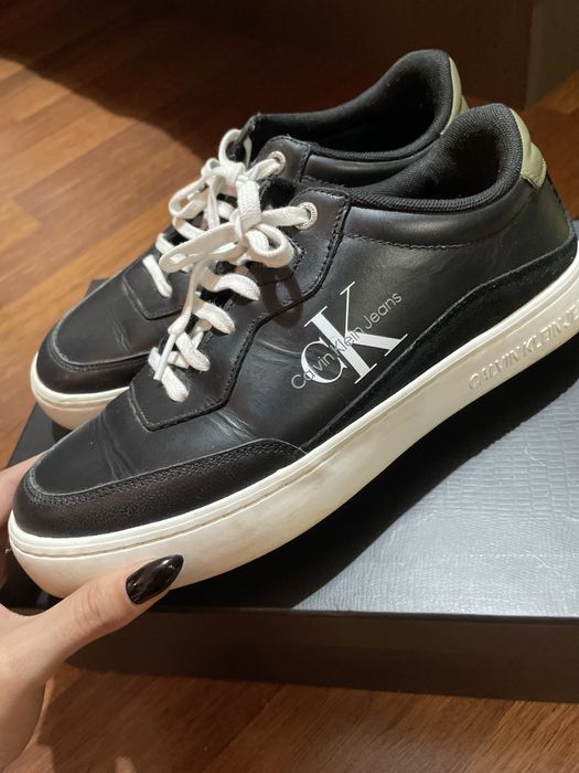 Sneakersi barbati 40, aproape noi