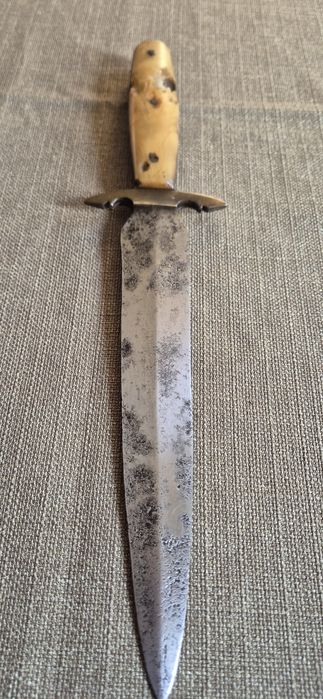 Много стара кама , нож.