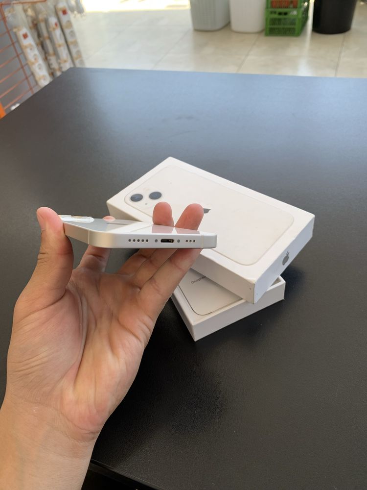 iPhone 13.