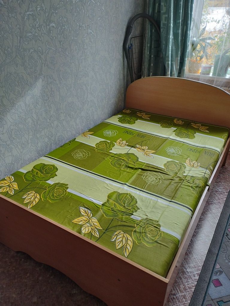 Кровать полуторка.