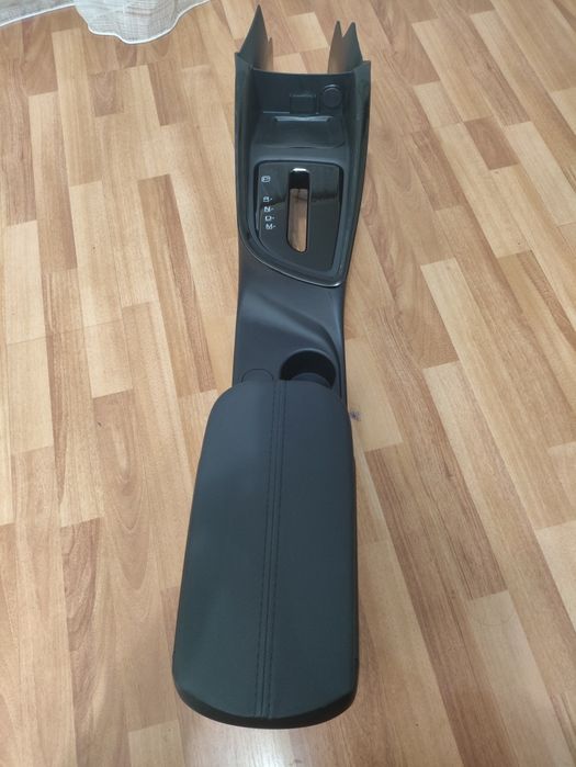 Подлокотник на кобальт новый