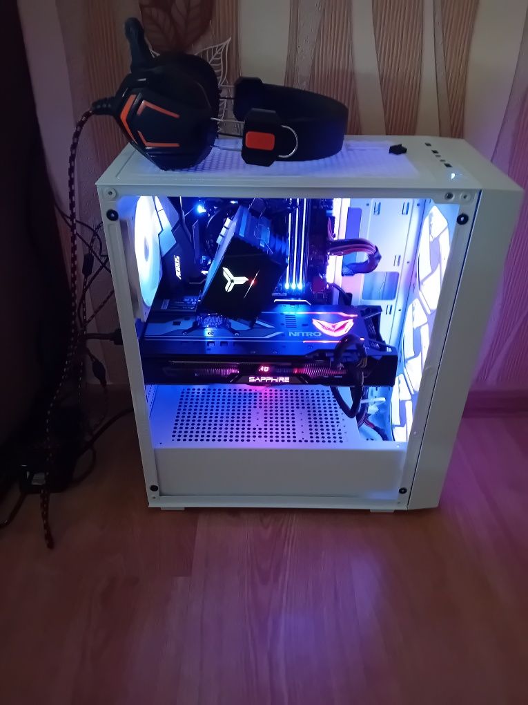 Геймърски компютър 6core i5 8500 /vega 56 8gb 16gb ram/1tb nvme