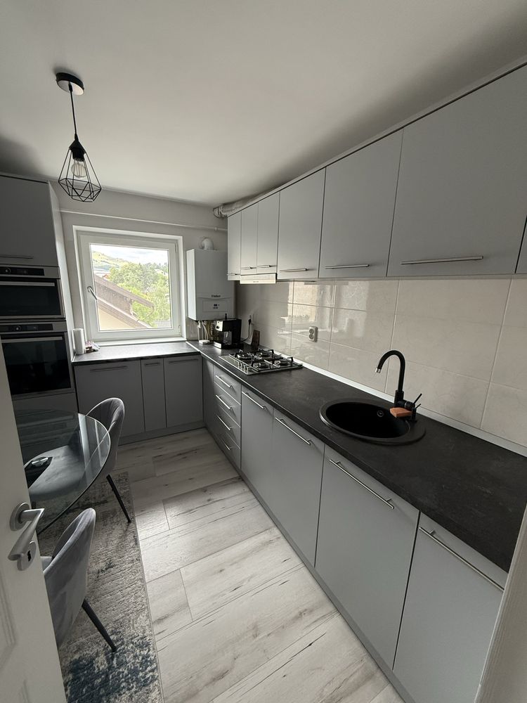 Inchiriez apartament