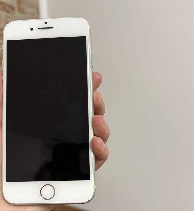 Vând sau schimb iphone 8 128 GB