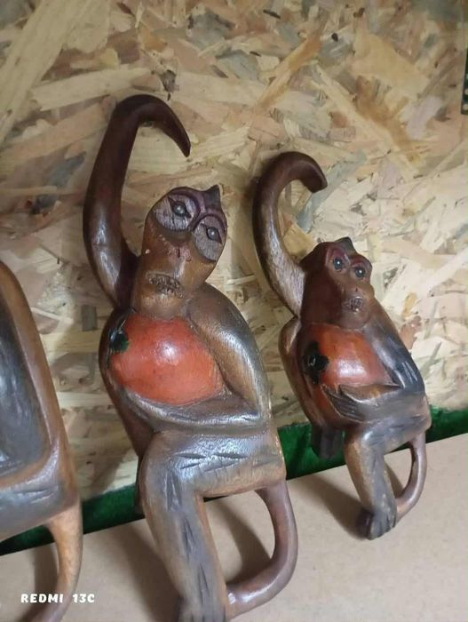 Маймуни дърворезба