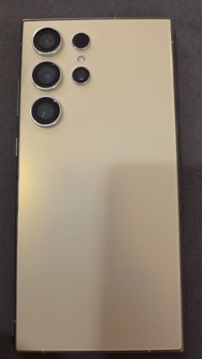 Продавам Samsung galaxy s24 ultra 1 tb