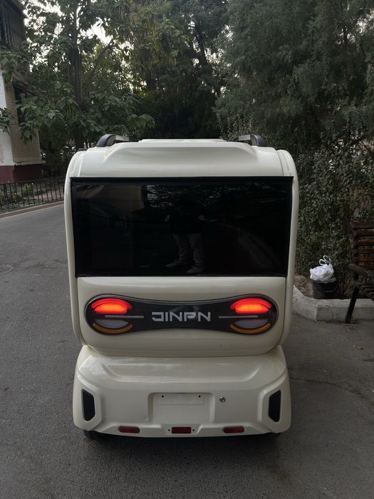 Продам скутер, трёхколёсный, скорость 60, ход 100км, без прав!