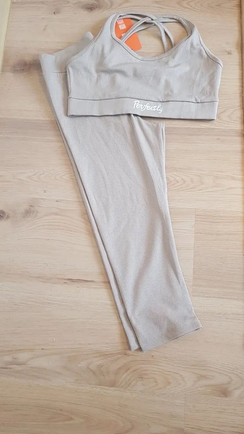 Дамски комплекти с потник и клин или тениска и клин 7/8 S/2XL