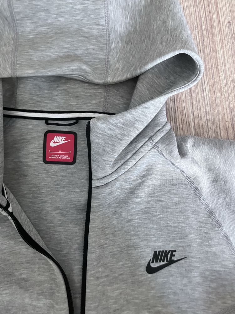 Nike tech fleece grey