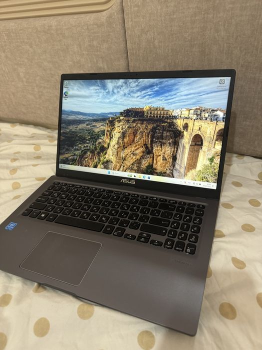 Ноутбук сатылады