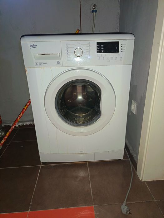 Vând  mașină de spălat și pat