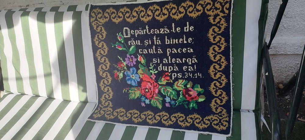 carpeta  cusuta  manual 60x60 cm pret  80 lei