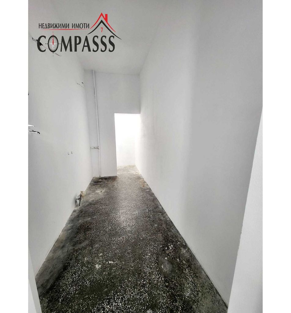 Продава се Офис в Добрич, Промишлена зона - Север - 495 кв.м за 384 €/кв.м - Снимка #5