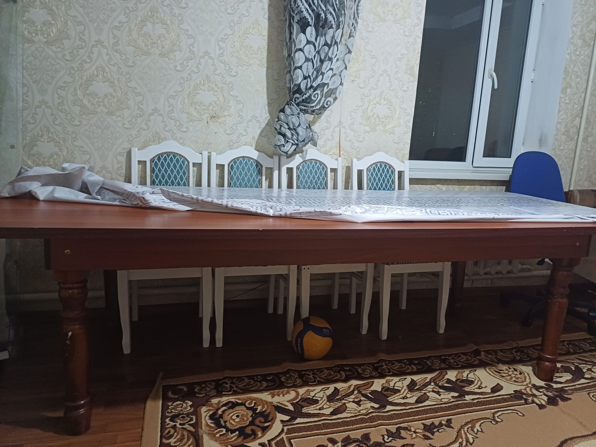 Стол для гостей ..