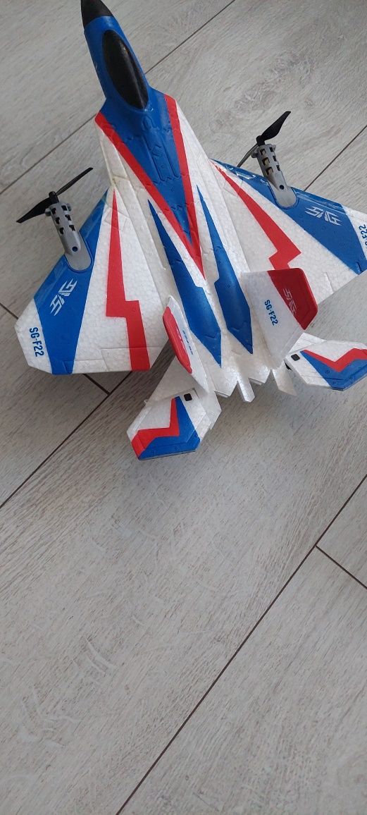 RC Радиоуправляем самолет за деца

--> Излитане