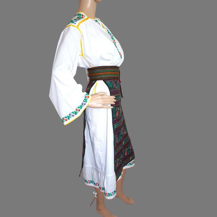 Costum popular vechi, lucrat manual, port popular oltenesc M-L