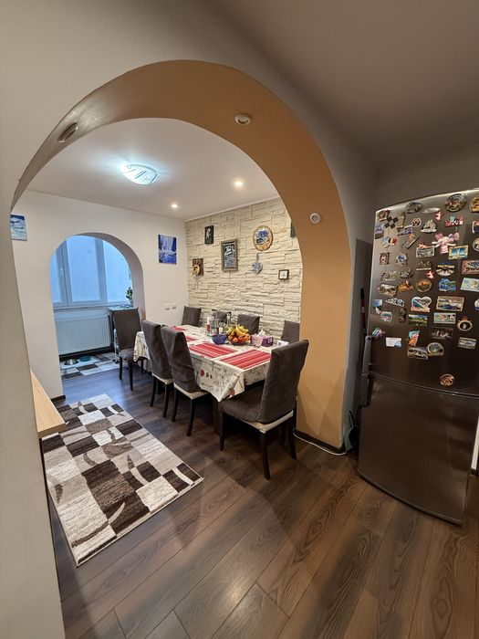 Vand apartament in Onesti etaj 1