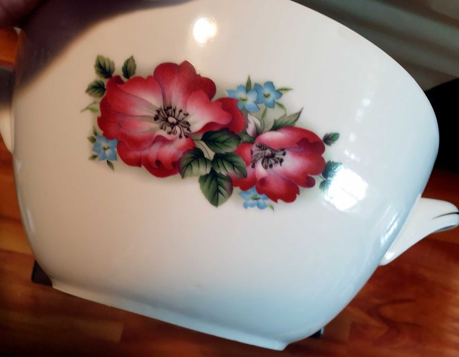 vand 2 supiere si 1 sevici de masa deosebite