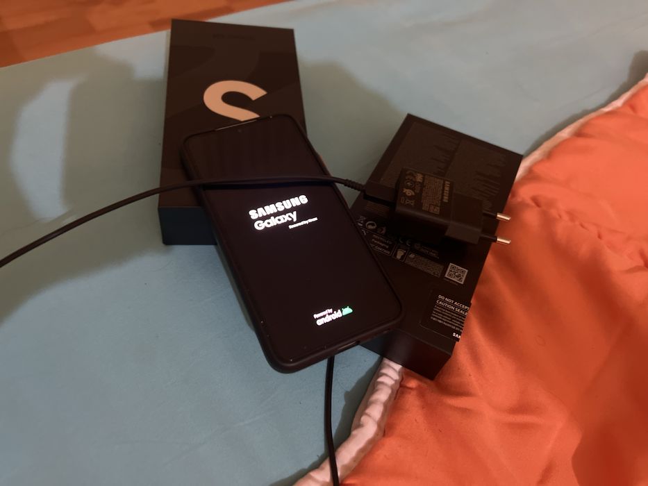 Самсунг S22 128gb цвят бял купуван е от виваком