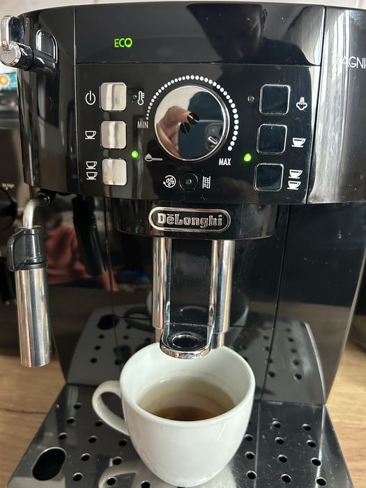 Expresor De’Longhi Magnifica S