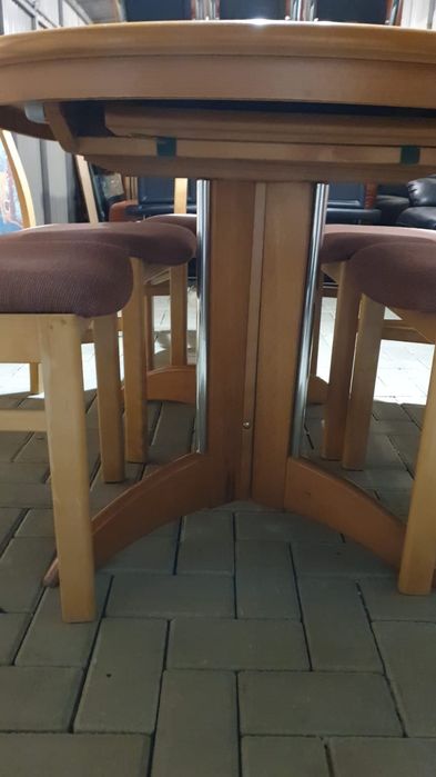 Masa de bucătărie extensibilă  cu 6 scaune