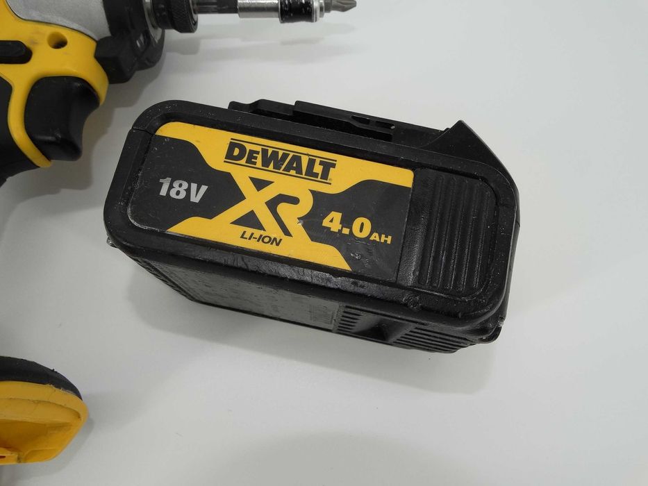Dewalt DCF 809 + 4.0 Ah + Подарък - Импакт драйвер 190 НМ