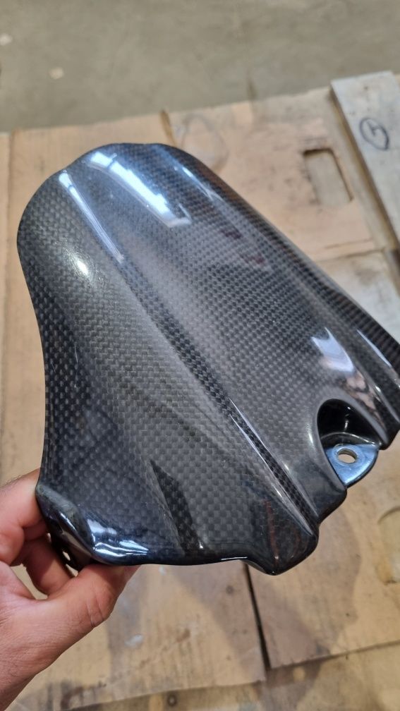 Suzuki gsxr 1000 карбонов калник