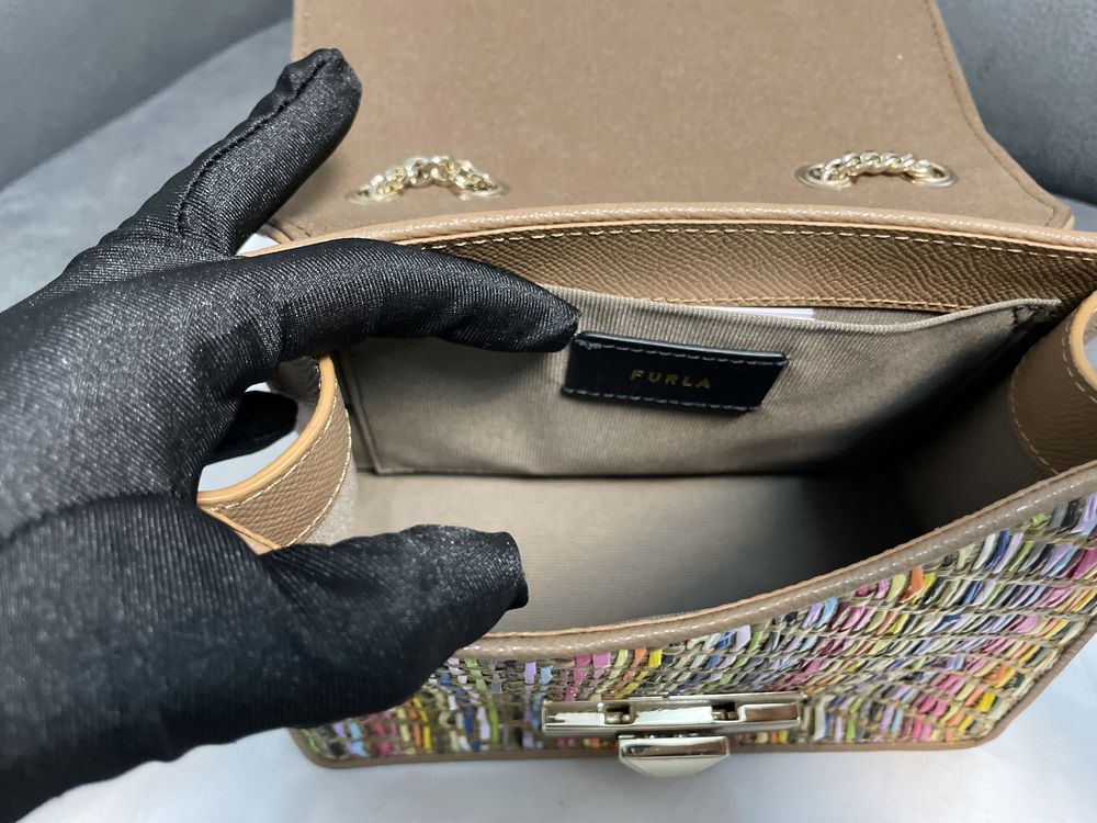 Furla Venere кафява чанта с пъстри детайли