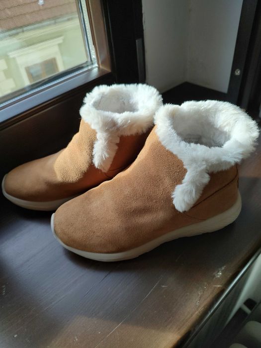 Skechers 
Ghete slip-on impermeabile On The Go, bej, nr 35